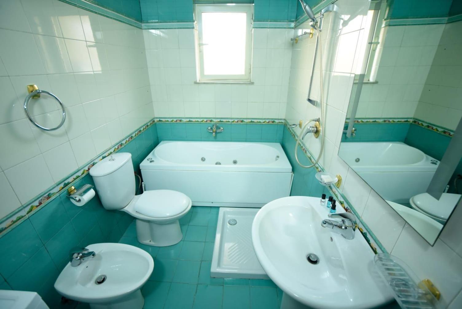 Fun House Serenity Apartment Tiranë Ngoại thất bức ảnh